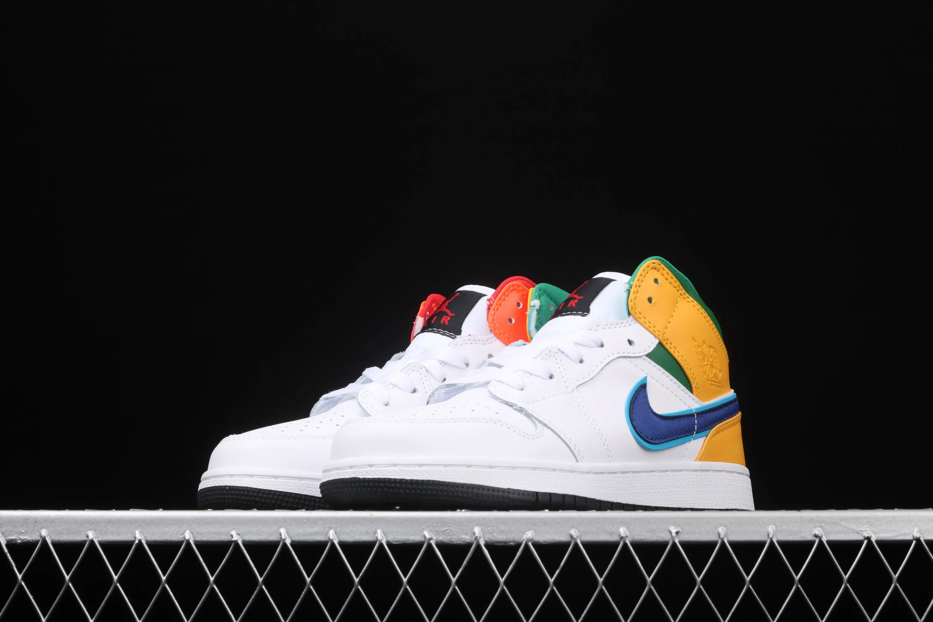 All categories Air Jordan Jordan series basketball shoes Air Jordan 1 Mid Air Jordan 1 Mid SE AJ1 Joe 1 Yuanyang mid-top basketball shoes 554725-128